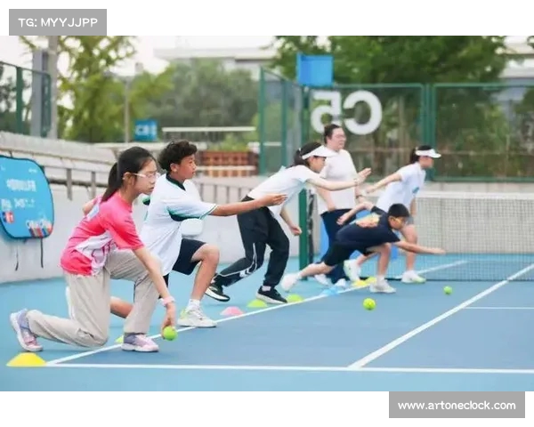 网球比赛四强争霸激烈上演 谁将脱颖而出成就新王者 网球比赛四强争霸激烈上演 谁将脱颖而出成就新王者