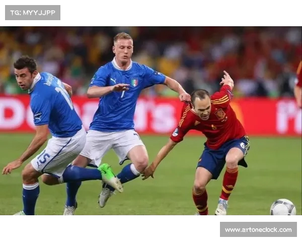 德甲联赛防守反击战术解析与球队执行模式探讨 德甲联赛防守反击战术解析与球队执行模式探讨